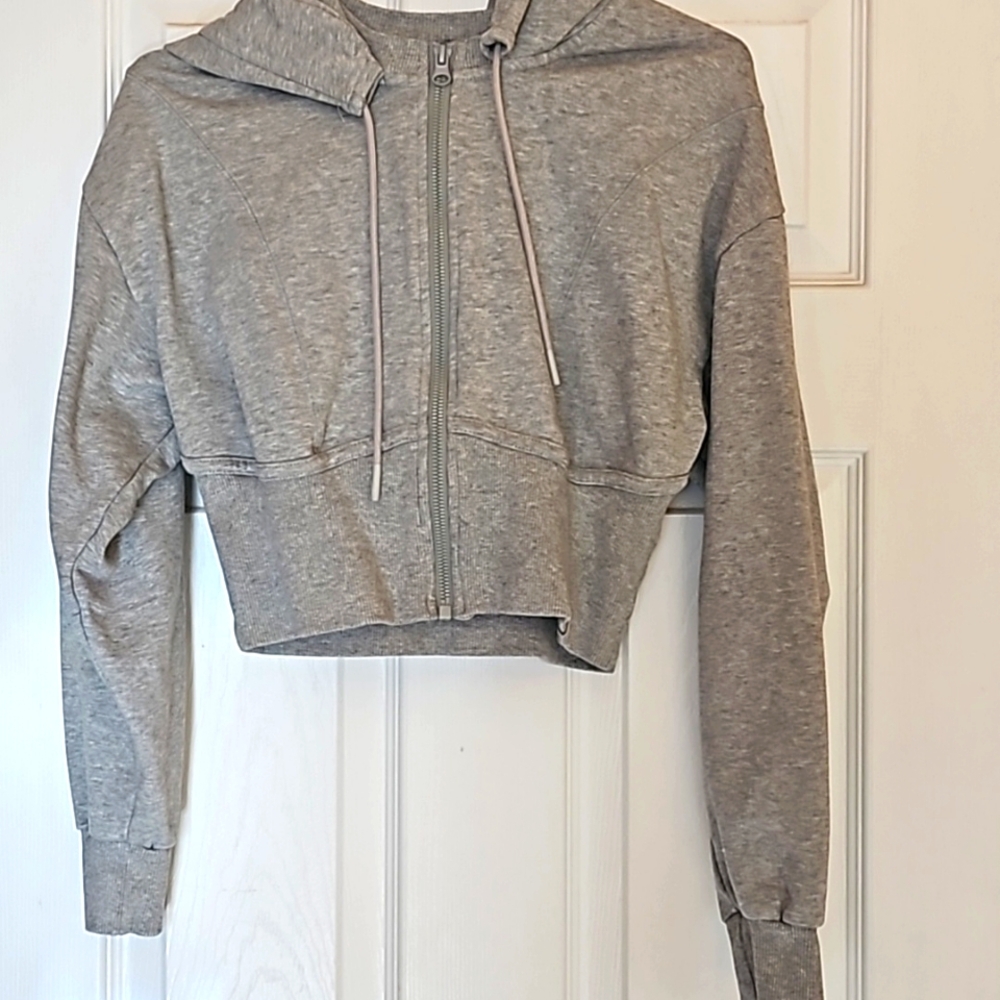 Reposhing a great cropped Joy Lab cropped hoodie
